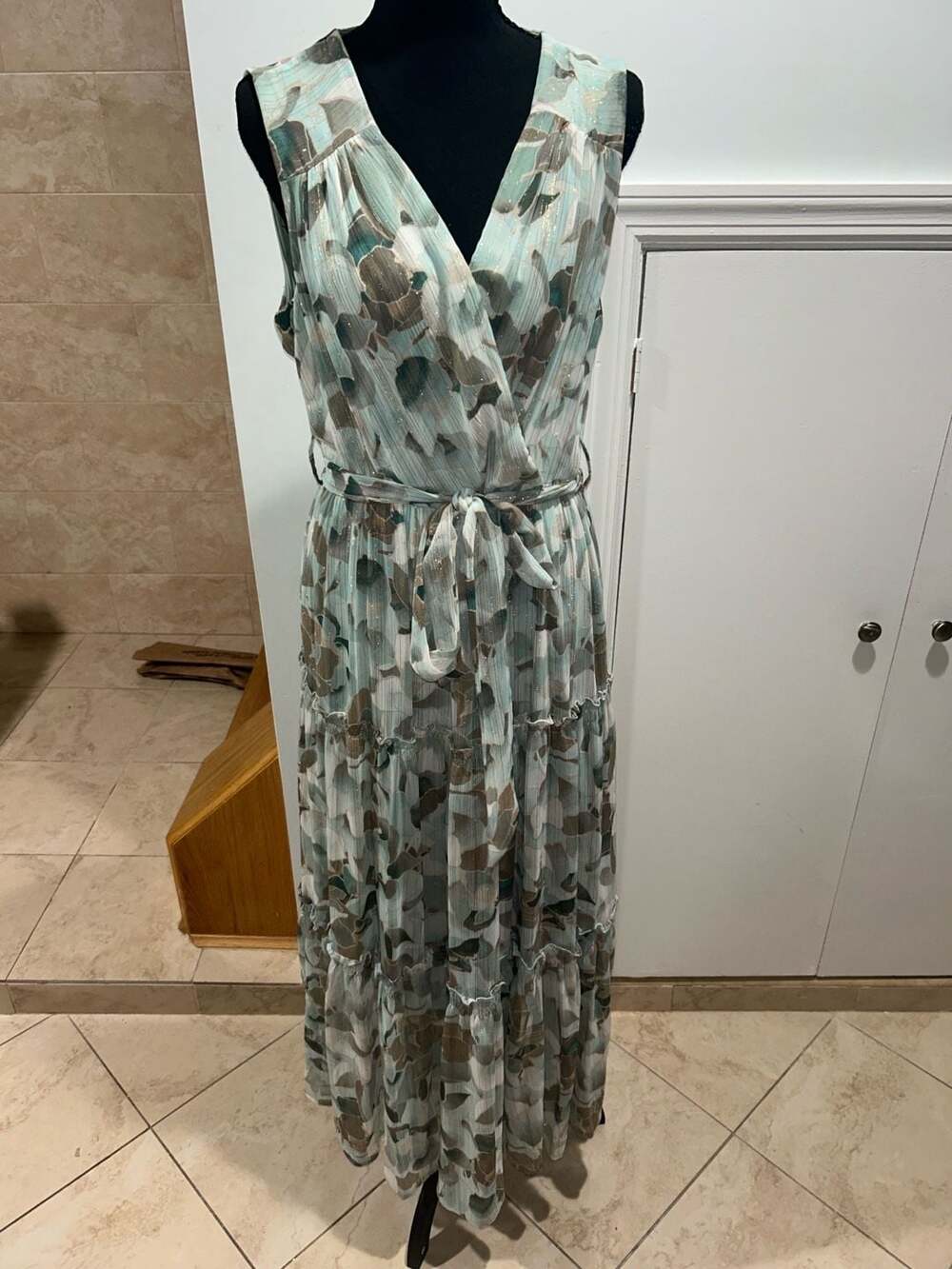 Calvin Klein Women's Sleeveless Floral Tiered Maxi Dress with Tie Waist, Size 14